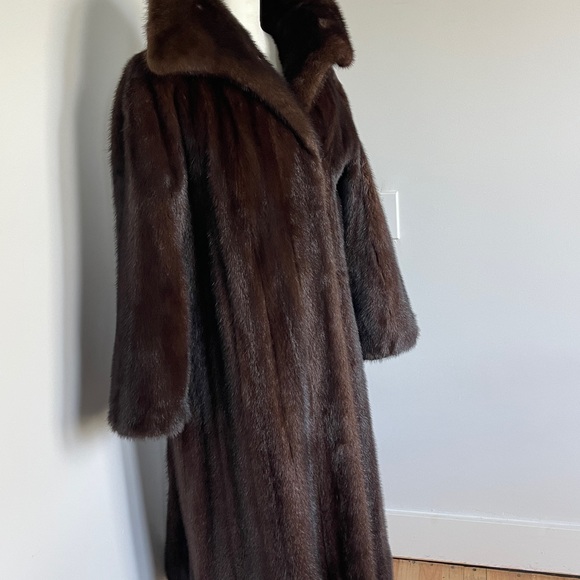 Sold : Classic High End Mahogany Mink Coat.(M) - Picture 7 of 9